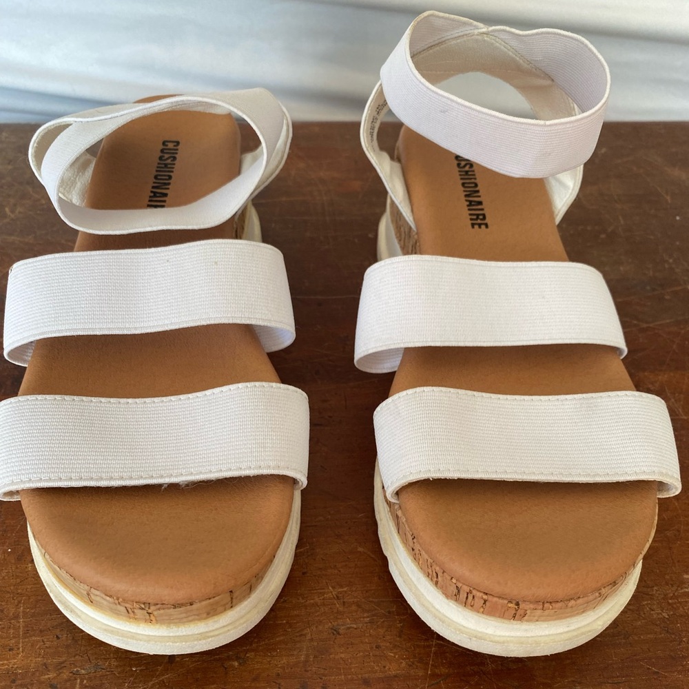 Women’s Cushionair White Sandals Size 6
